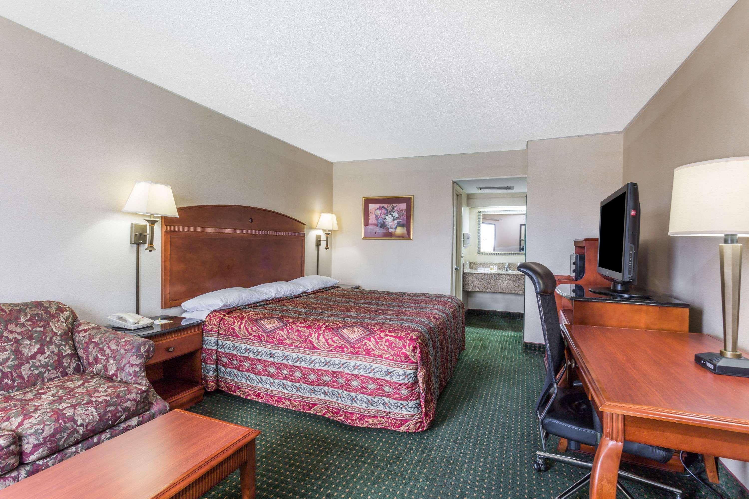 Days Inn By Wyndham Camp Springs Andrews Afb Eksteriør billede