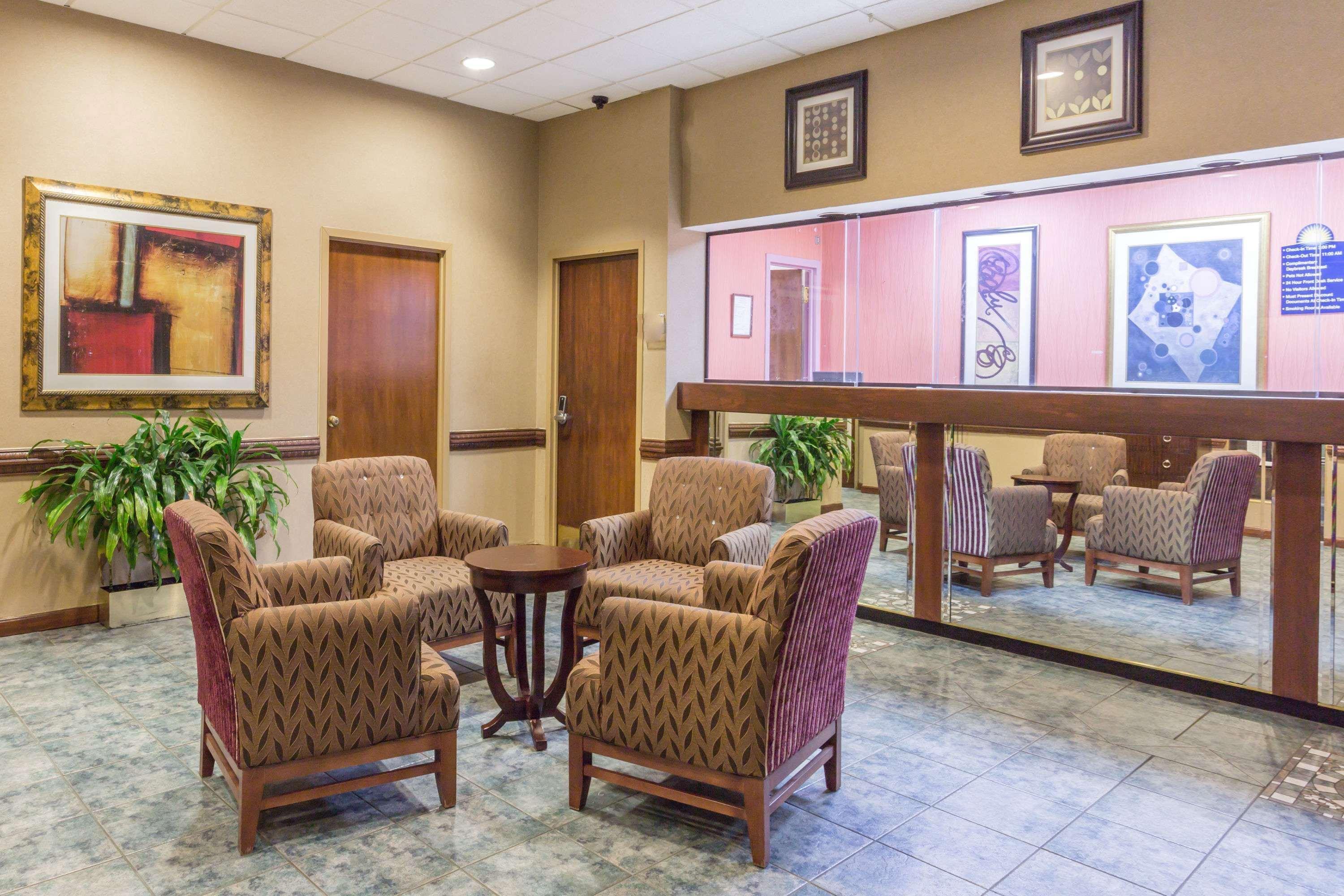 Days Inn By Wyndham Camp Springs Andrews Afb Eksteriør billede