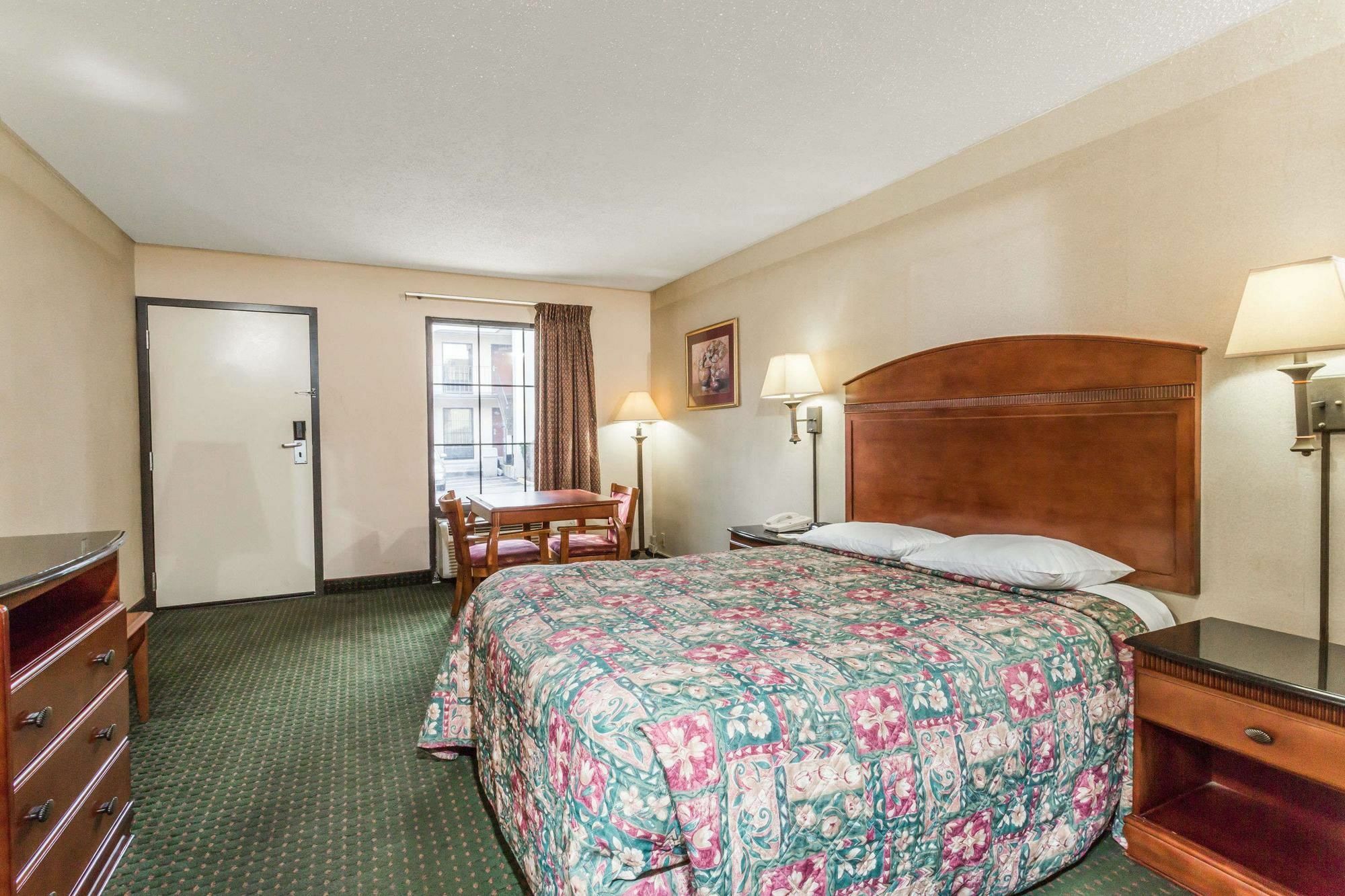 Days Inn By Wyndham Camp Springs Andrews Afb Eksteriør billede
