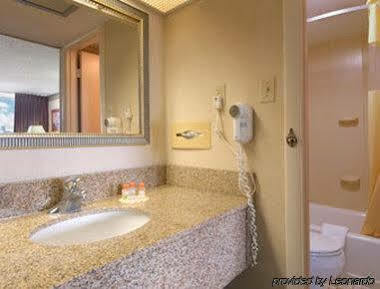 Days Inn By Wyndham Camp Springs Andrews Afb Eksteriør billede
